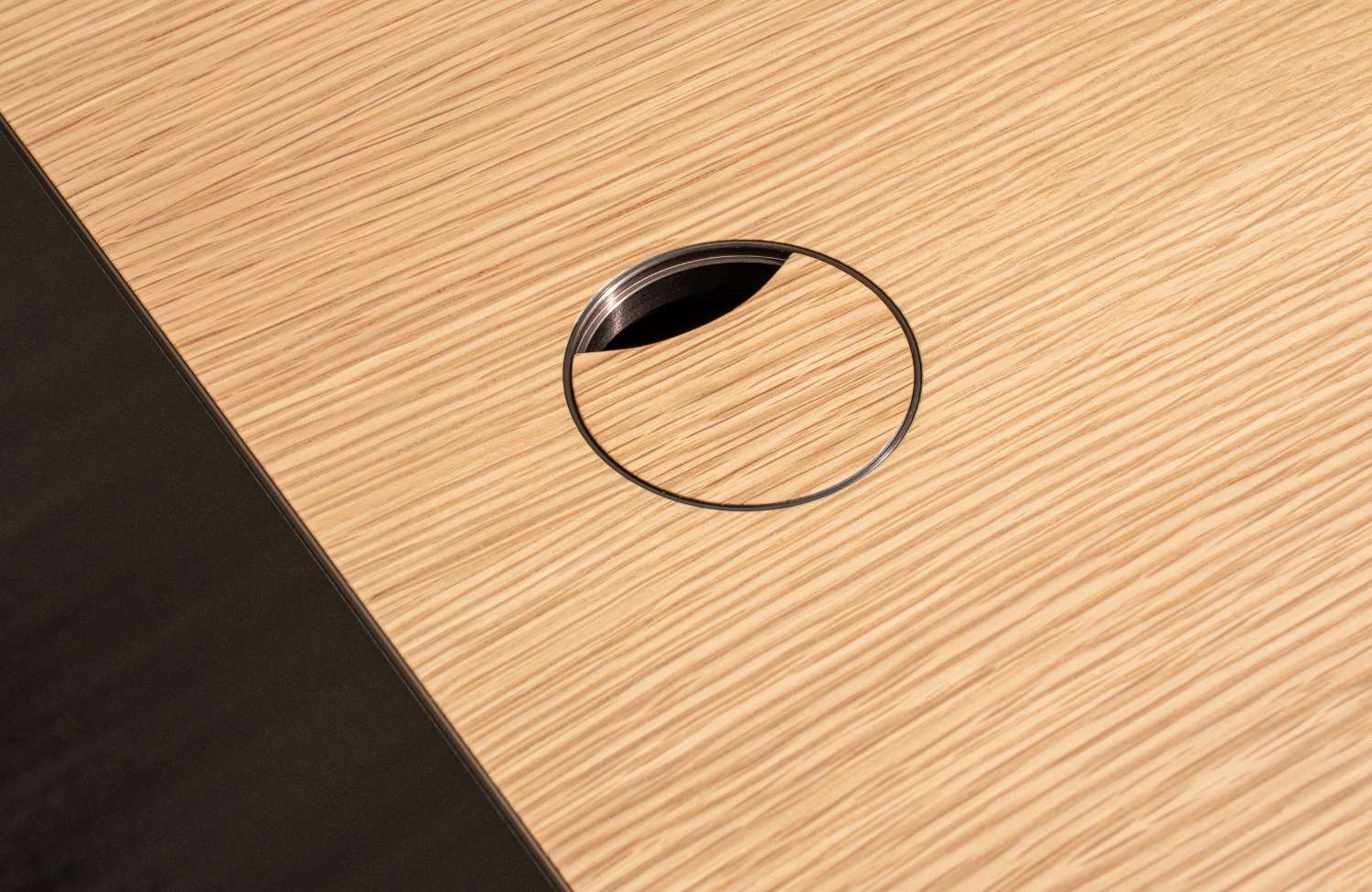 AIR FRAME 3009 EXECUTIVE DESK