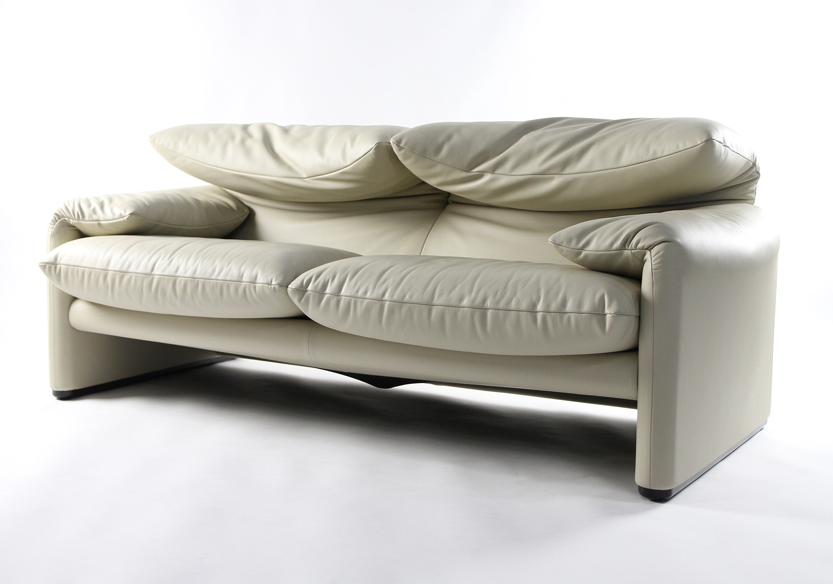 Cassina (カッシーナ) 646 チェア（ADAMO&EVA120） | カッシーナ