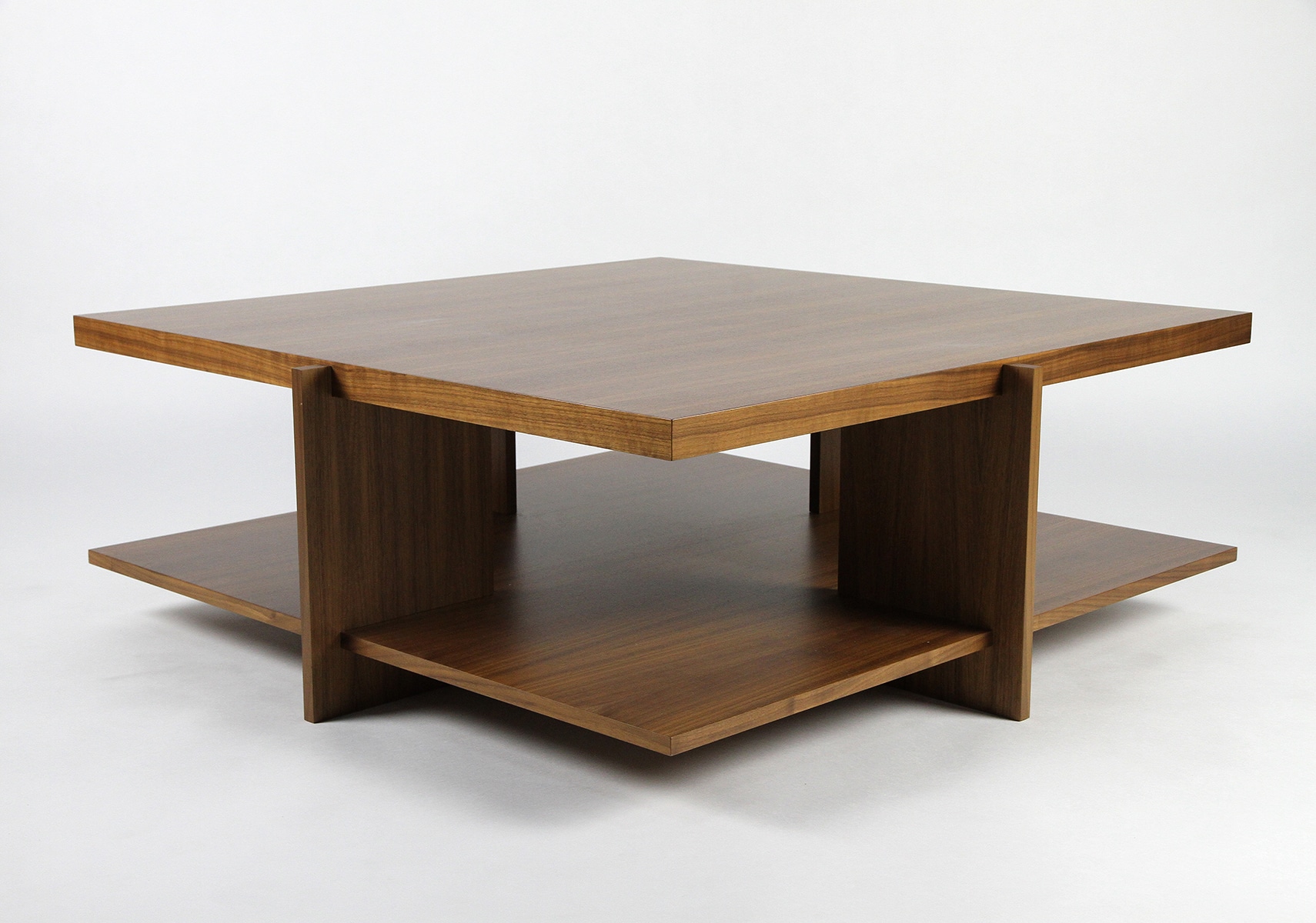 Cassina (カッシーナ) 623 LEWIS COFFEE TABLE（アメリカンウォールナット材） | カッシーナ・イクスシー オンラインストア