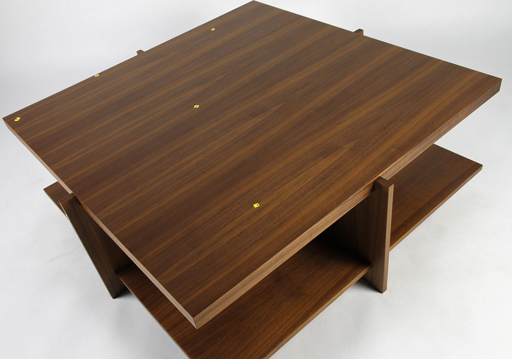 Cassina (カッシーナ) 623 LEWIS COFFEE TABLE（アメリカンウォールナット材） | カッシーナ・イクスシー オンラインストア